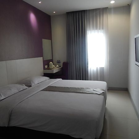 Vio Surapati Bandung Hotel Buitenkant foto
