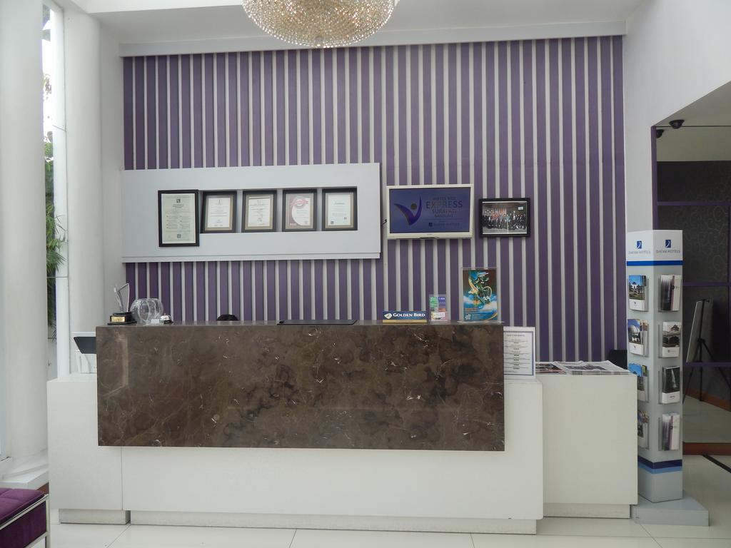 Vio Surapati Bandung Hotel Buitenkant foto