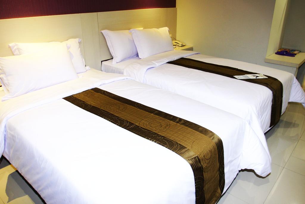 Vio Surapati Bandung Hotel Buitenkant foto